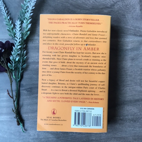 📚 4/$20 Dragonfly in Amber by Diana Gabaldon - Picture 3 of 4